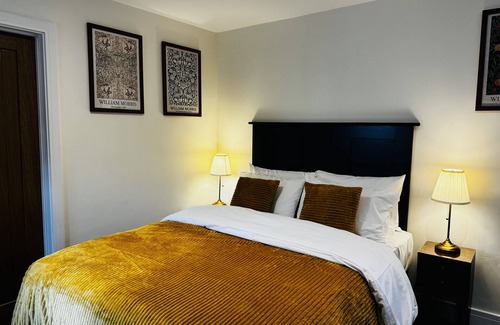 Holbeach House | King Chalet With En-suite Bath
