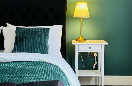 Holbeach House | King Chalet With En-suite Bath