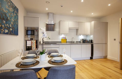 Windsor Apartment | King Edward Apartments 5 - Luxury spacious modern apartment 8 mins from Castle