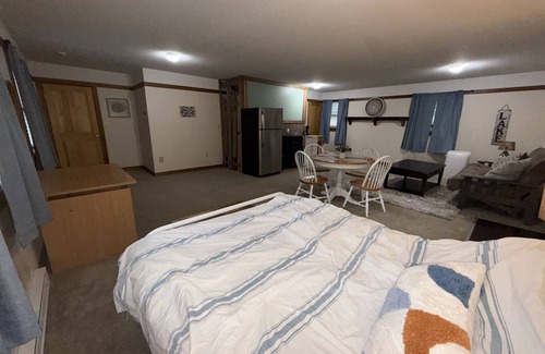 Lake Ariel House | KING LOFT/SUITE Rental- Luxurious Lakefront on Lake Wallenpaupack