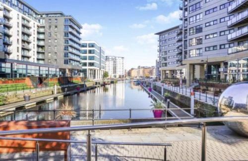 Leeds Apartment | King River Canal View& Free Secure Parking!