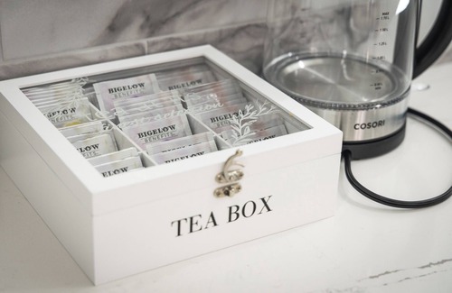 Kings Beach House | King's Cottage 2BR: Jacuzzi, Walk to Beach, Gourmet Coffee, close to Northstar