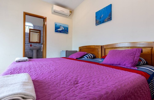 Puerto Ayora Bed & Breakfast | King-size Bedroom Forest View Balcony ON THE Second Floor