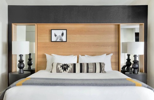 Teton Village Hotel | King + Sofa, Gravity Haus, Hot Tub Bliss, Premier Mountain Access - 2 Units