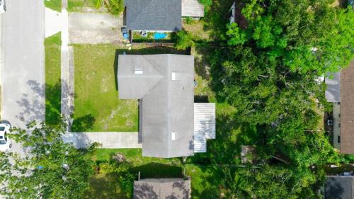 Bearss Plaza House | King-Style Retreat - 4 BR - Family Friendly