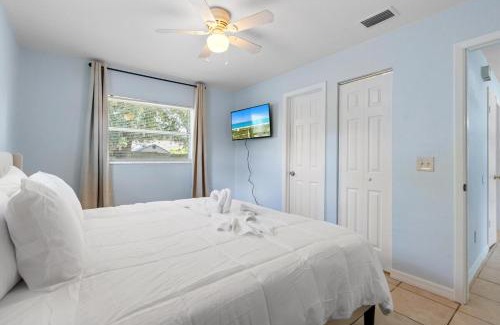 Bearss Plaza House | King-Style Retreat - 4 BR - Family Friendly