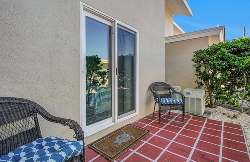 Bay Esplanade Condo | King Suite Condo with bath