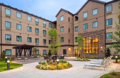 Hillsboro Condo | King Suite. Free Breakfast. Pool. Gym. Great for Business Travelers!