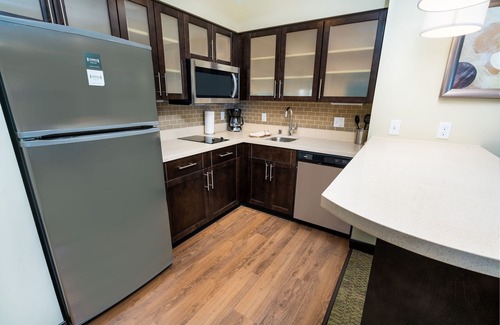 Newark Condo | King Suite. Free Breakfast. Pool. Shared BBQ. Great for Business Travelers!