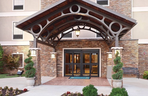 Rogers Condo | King Suite. Free Breakfast. Gym. Near Mercy Hospital Northwest Arkansas!