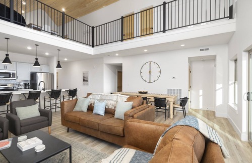 Table Rock Cabin | King Suites|Bunk Room|Ensuite Baths| Attractions