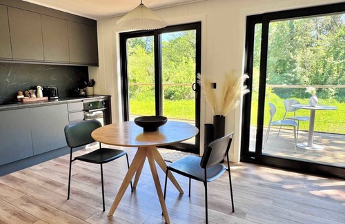 Market Drayton Cabin | Kingfisher Eco Cabin with River Views