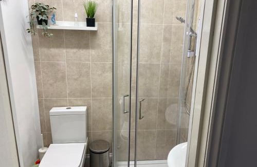 Stoke House | Kingfisher En-suite Room