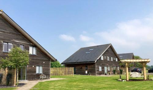 South Cerney House | Kingfisher Lodge