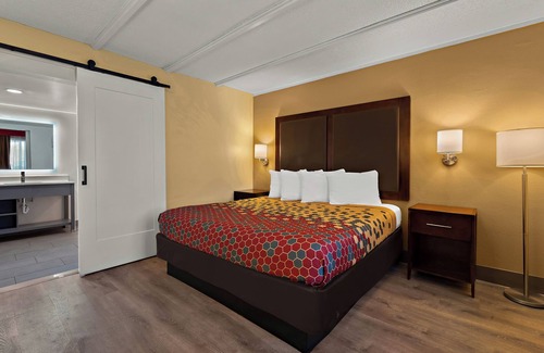 Flagstaff Hotel | Kings House Motor Hotel