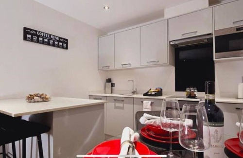 Reading Apartment | Kings Lodge By Nivaas nn