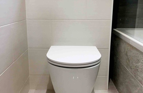 King's Lynn House | Kings Lynn Double Bedroom 1 New Renovated Bathroom