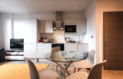 Staines Apartment | Kingsbridge House Apartment Thirty Three