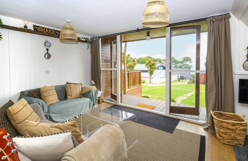 Great Mongeham Cabin | Kingsdown Coastal Home in Kent With Sea View- Sleeps 6