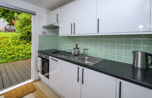 Great Mongeham Cabin | Kingsdown Coastal Home in Kent With Sea View- Sleeps 6