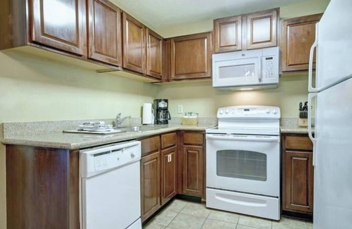 Williamsburg Resort | Kingsgate Resort 2 Bedroom w/POOL