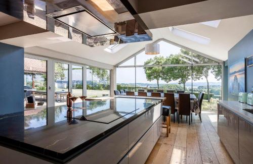 Compton Martin House | Kingsley Lake View & Paddocks - A group retreat with hot tub, sports bars & spectacular lake views in the Mendip Hills AONB