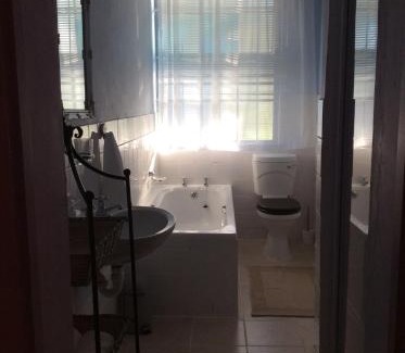 Bathurst House | Kingston Farm