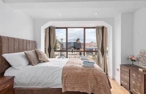 Norbiton Apartment | Kingston - Entire 2BR Flat with Balcony - Walk to Station