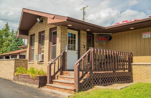 Caro Hotel | Kingsway Inn