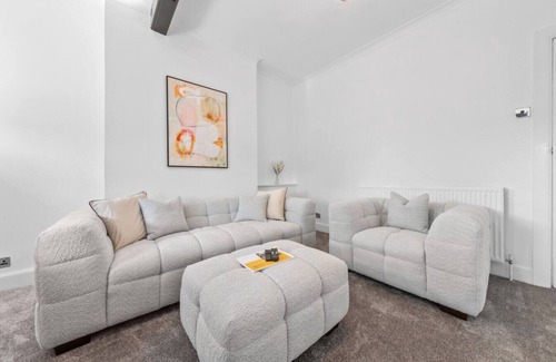 Coatbridge House | Kirkstyle Cottage - Luxury 4 bedroom home