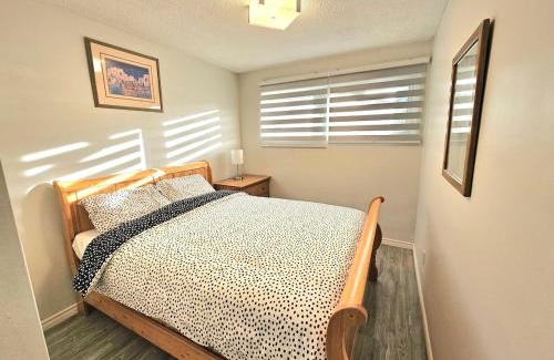 Jasper Place House | Kirvia's retreat "entire home" 8 minutes to WEM