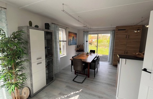 Scharendijke House | Kitchen, bathroom & sauna, beautiful garden 5* vacation home, Park Zeeland Village, WLAN 5G