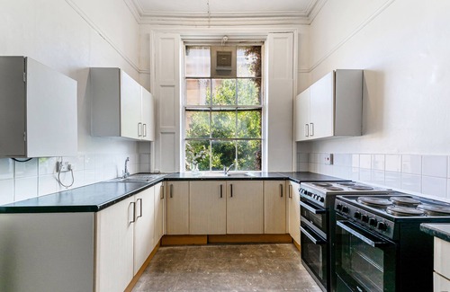 Clifton Apartment | Kitchenette Double Room with Shared Bathroom