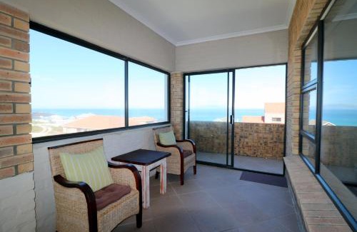L'Agulhas House | Kitta In Struisbaai