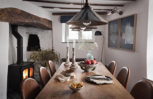Port Isaac House | Kittiwake Cottage - Charming harbour-side cottage, luxury interiors