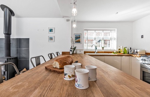 Highcliffe-on-Sea House | Kittiwake - in the heart of the coastal town of Highcliffe-on-Sea.