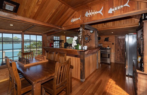 Totara North House | 'KIWI LODGE' - a beautiful, secluded rustic cabin