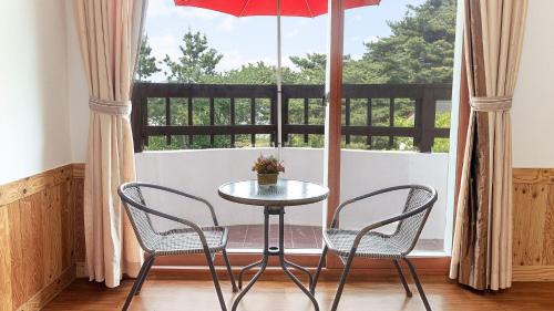 Chaphwa-gol House | Kkotjipureunsol Pension