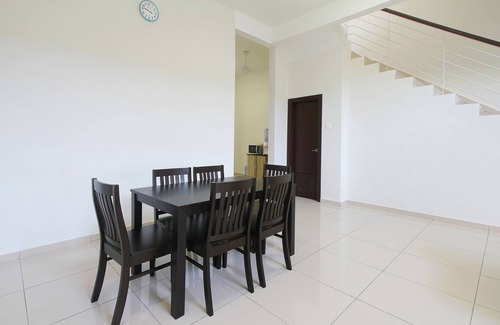 Taman Mahajaya House | KL4, Modern Simplicity House 4 Vacation