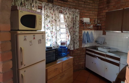Marloth Park Cottage | *“Klein Huisie – Family Bush Escape w/2 Bedrooms, Bunk Beds & Jacuzz