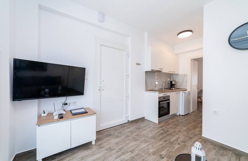 Paralia Ofryniou House | Kleoniki & Irida Residential Complexes