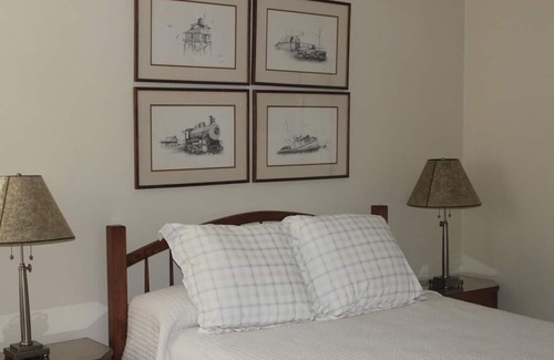 Northeast Virginia Beach House | Kloeppel Cottage - North End VB - Pet friendly