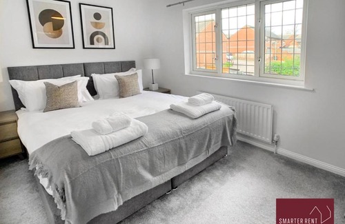 Knaphill House | Knaphill - 2 Bedroom Terrace House - With Garden
