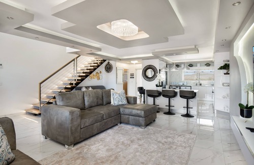 Century City Apartment | Knightsbridge E906