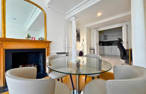 Knightsbridge and Belgravia Apartment | Knightsbridge & South Kensington, Private Garden Super King 2Beds 2Bath by Hyde Park & Royal Albert Hall