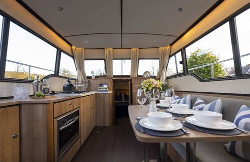 Henley Boat Rental | Knightsdream - Unforgettable Stay with Skipper