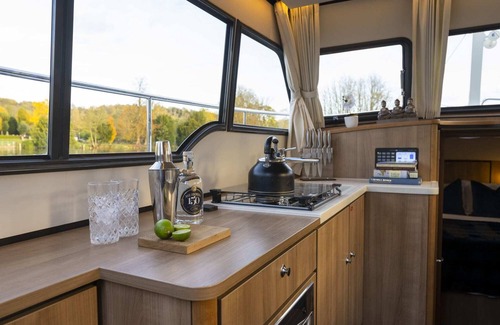 Henley Boat Rental | Knightsdream - Unforgettable Stay with Skipper