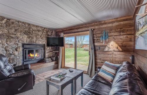 Clark House | Knotty Pine