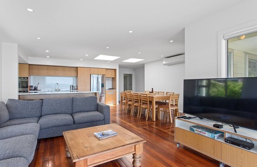 Bay of Plenty Region House | Kohi Point - Ohope Beachfront Holiday Home