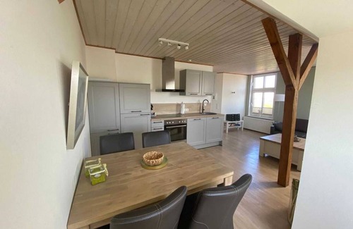 Ditzum Apartment | Koje 2 - Frühstück mit Kutterblick - Ferienwohnungen Meerhuus, 45229